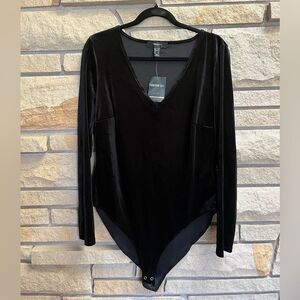 Forever 21 Plus V Neck Black Velvet Bodysuit 1x NWT